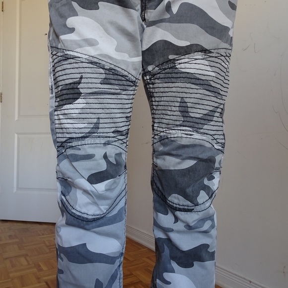 TRUE RELIGION GREY CAMO PANTS - Picture 3 of 6
